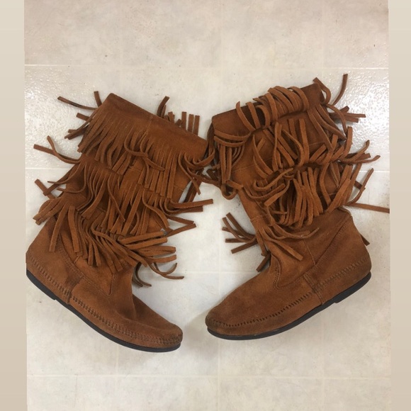 Minnetonka 3 fringe boots - Picture 1 of 3